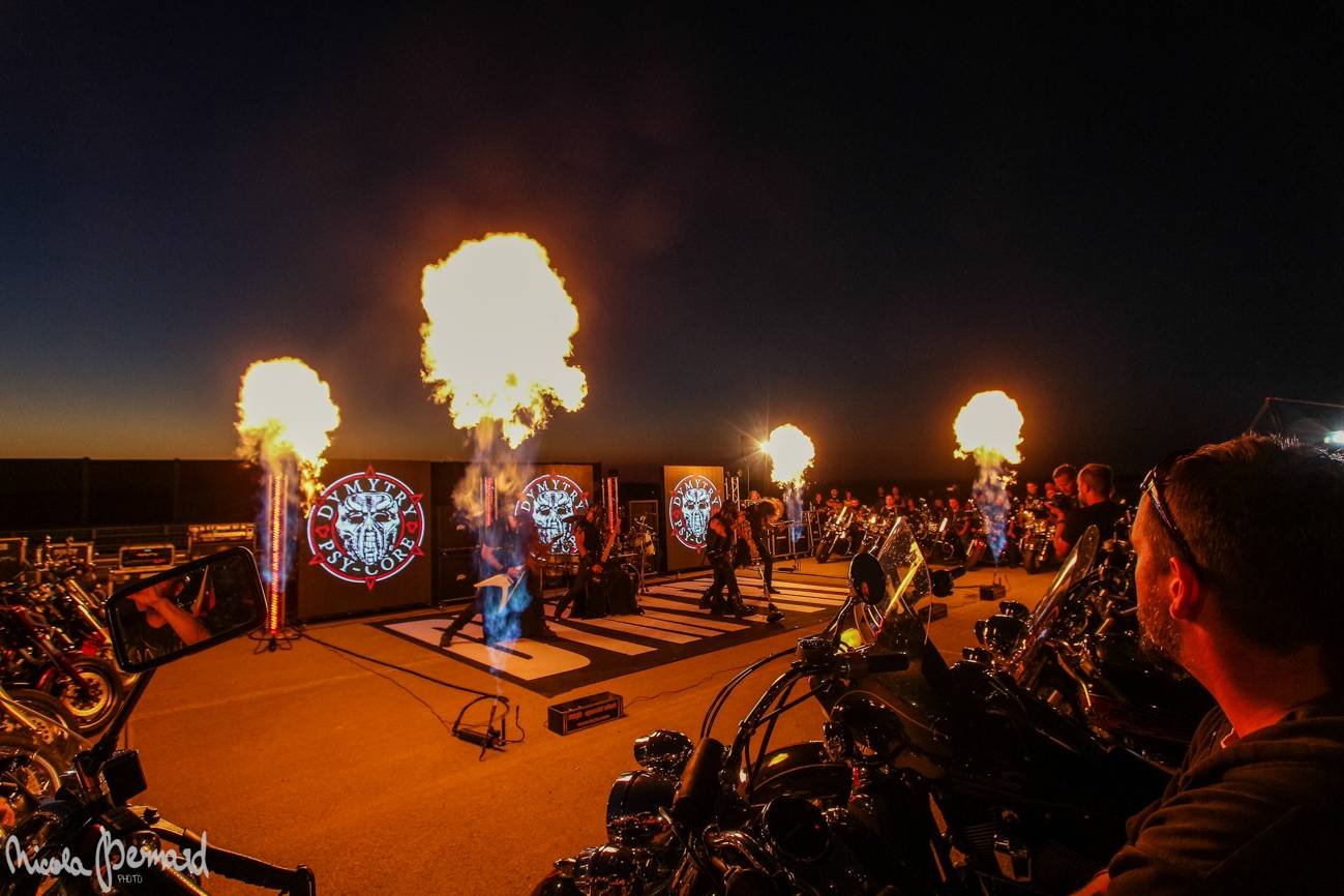 Stovka motorkářů, desítky litrů piva a jedineční Dymytry! Takhle vypadalo natáčení pekelného klipu xxx