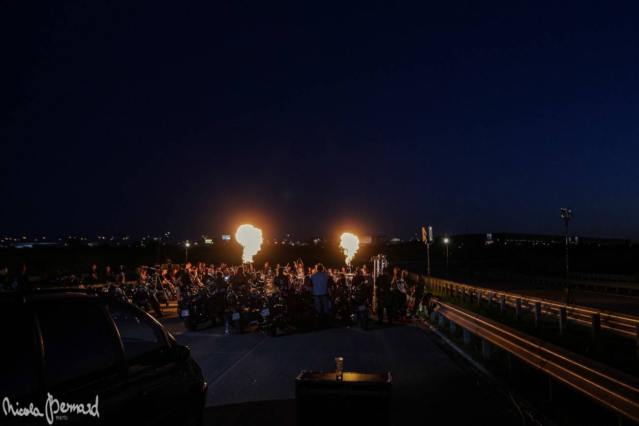 Stovka motorkářů, desítky litrů piva a jedineční Dymytry! Takhle vypadalo natáčení pekelného klipu xxx