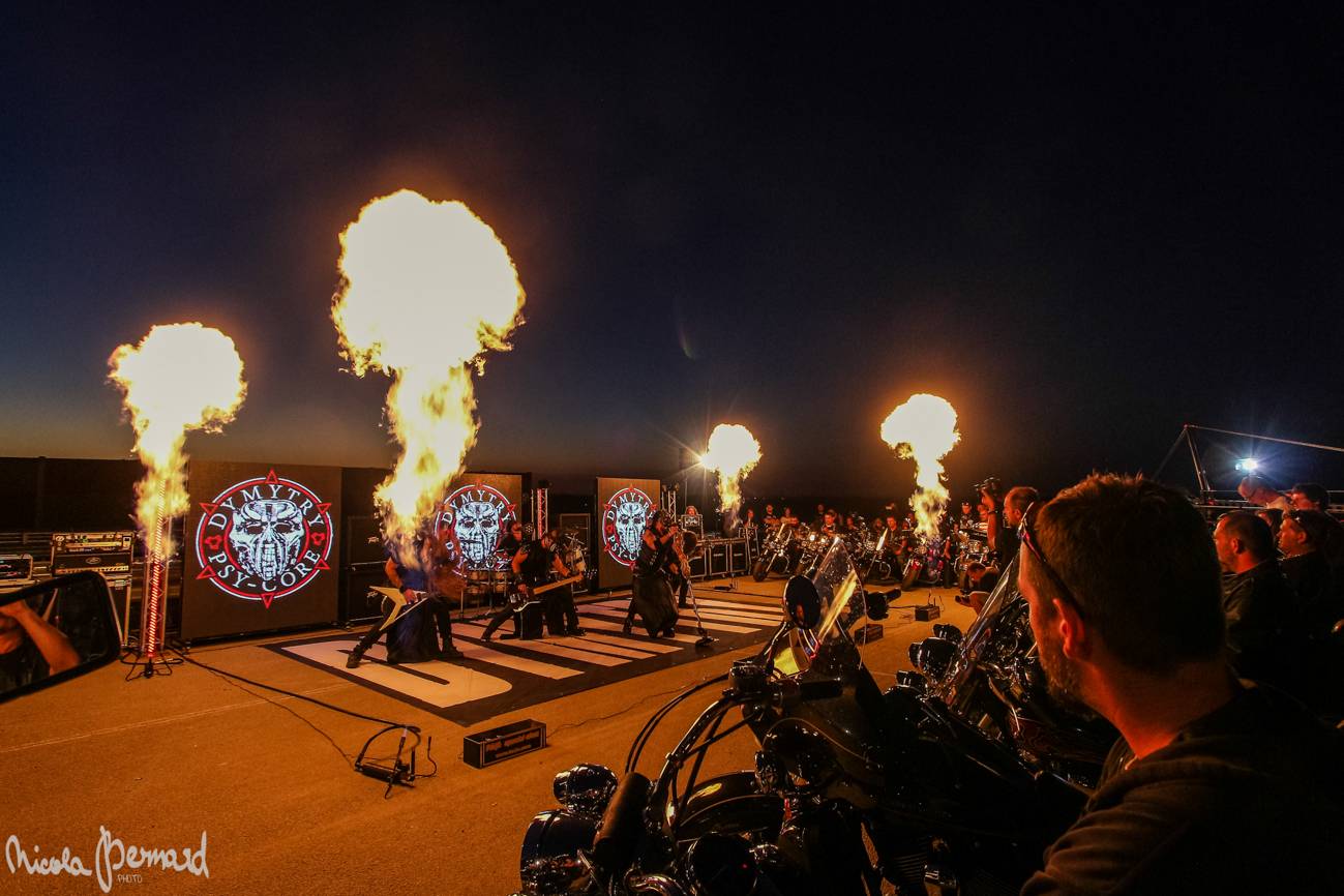 Stovka motorkářů, desítky litrů piva a jedineční Dymytry! Takhle vypadalo natáčení pekelného klipu xxx