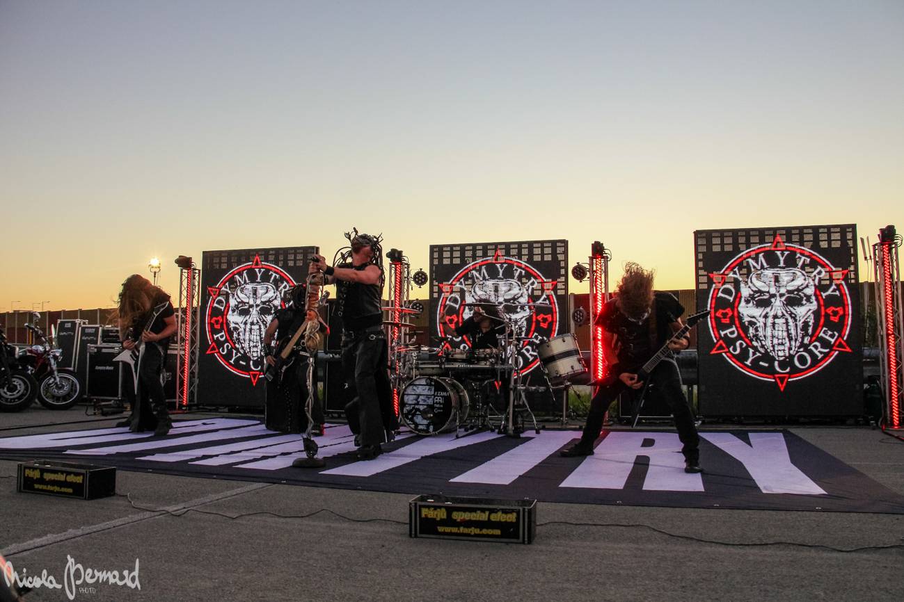 Stovka motorkářů, desítky litrů piva a jedineční Dymytry! Takhle vypadalo natáčení pekelného klipu xxx