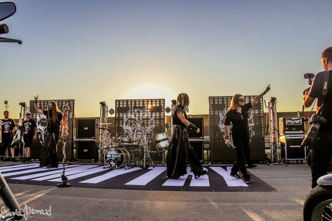 Stovka motorkářů, desítky litrů piva a jedineční Dymytry! Takhle vypadalo natáčení pekelného klipu xxx