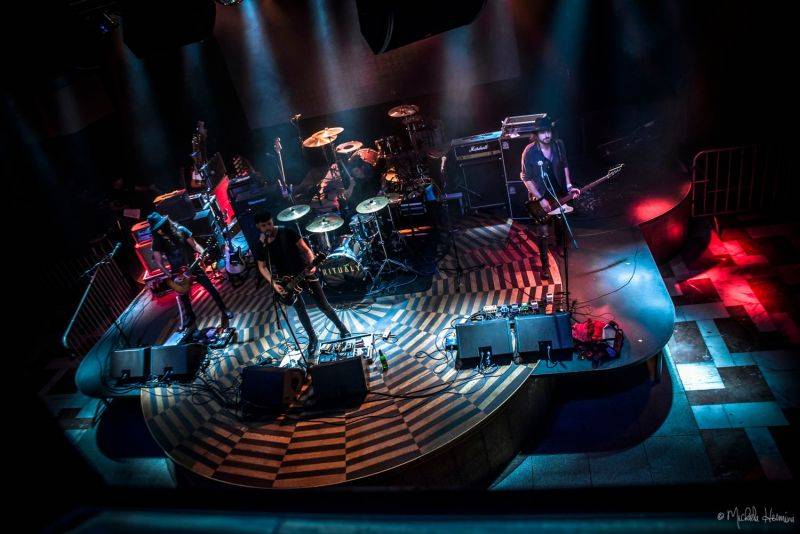 Support Lesbiens a Rituály předvedli v Lucerna Music Baru energickou jízdu