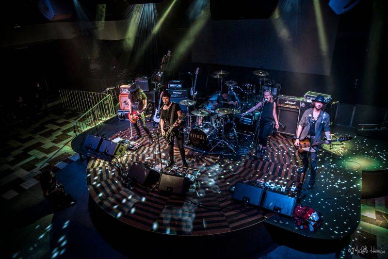 Support Lesbiens a Rituály předvedli v Lucerna Music Baru energickou jízdu