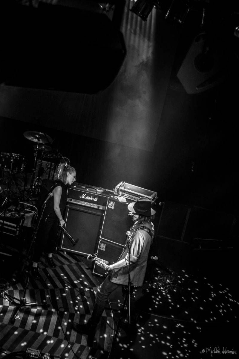 Support Lesbiens a Rituály předvedli v Lucerna Music Baru energickou jízdu