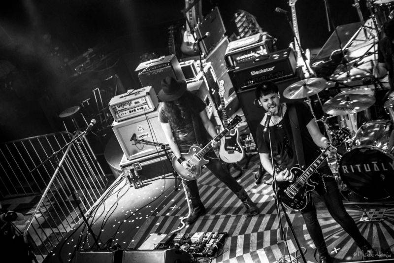 Support Lesbiens a Rituály předvedli v Lucerna Music Baru energickou jízdu