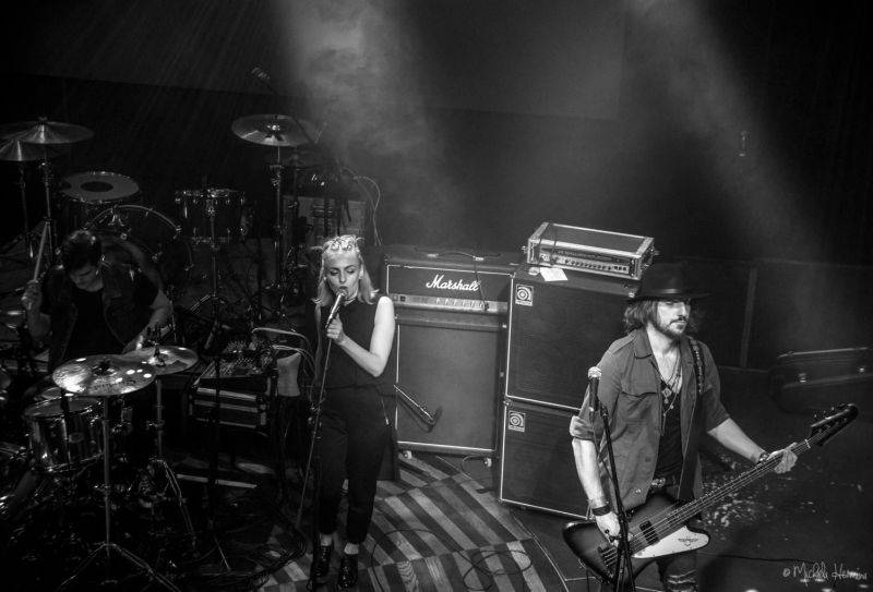 Support Lesbiens a Rituály předvedli v Lucerna Music Baru energickou jízdu