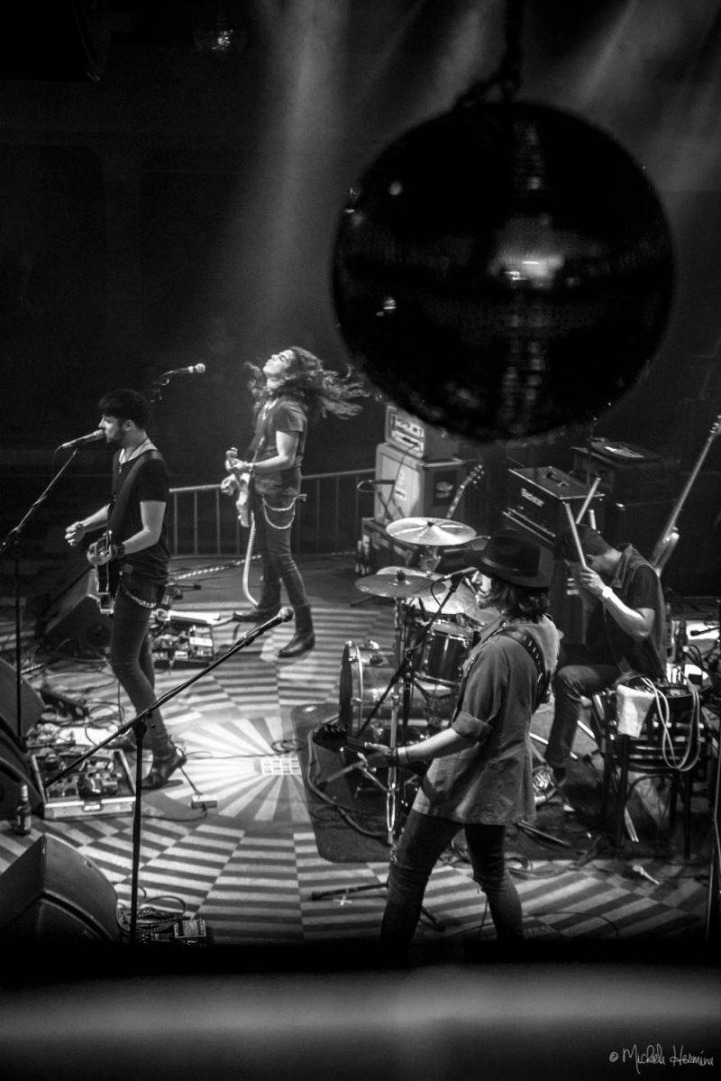 Support Lesbiens a Rituály předvedli v Lucerna Music Baru energickou jízdu