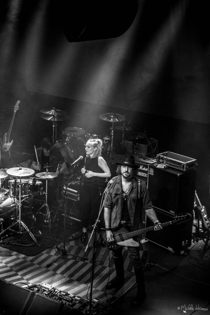 Support Lesbiens a Rituály předvedli v Lucerna Music Baru energickou jízdu