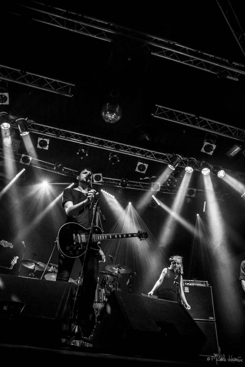 Support Lesbiens a Rituály předvedli v Lucerna Music Baru energickou jízdu