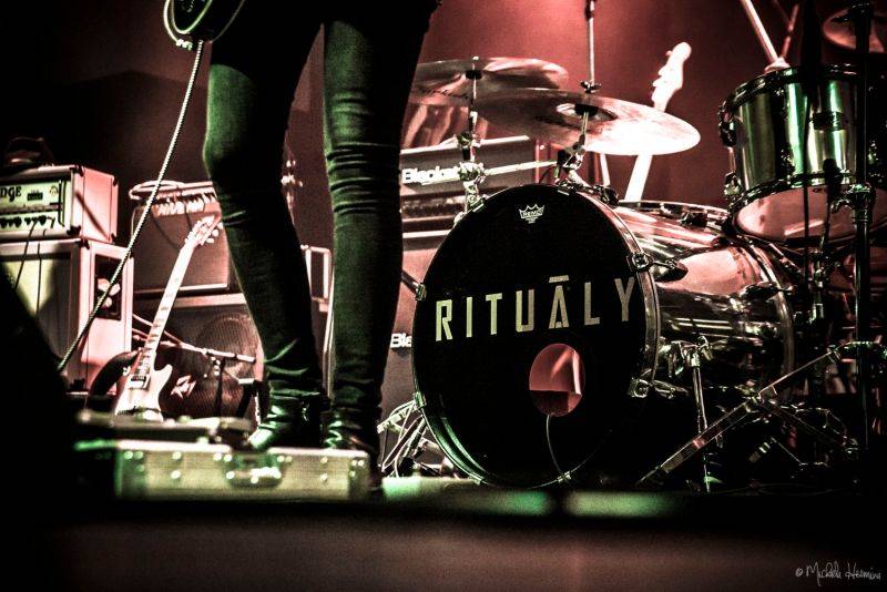 Support Lesbiens a Rituály předvedli v Lucerna Music Baru energickou jízdu