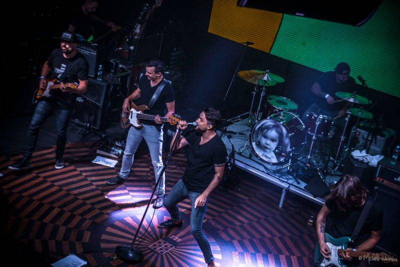 Support Lesbiens a Rituály předvedli v Lucerna Music Baru energickou jízdu