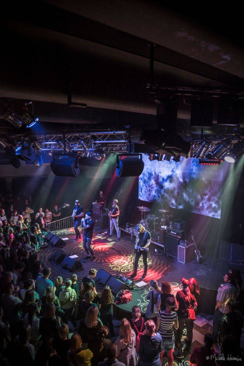 Support Lesbiens a Rituály předvedli v Lucerna Music Baru energickou jízdu