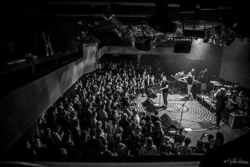 Support Lesbiens a Rituály předvedli v Lucerna Music Baru energickou jízdu