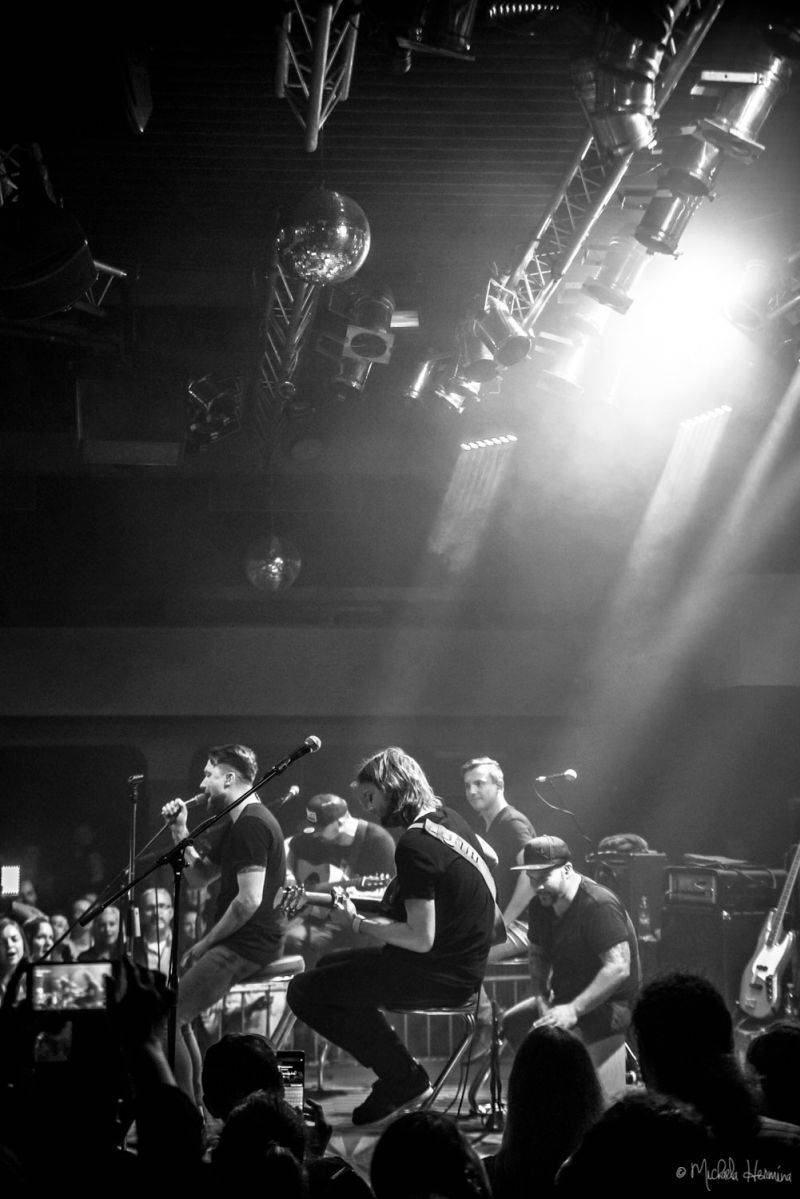 Support Lesbiens a Rituály předvedli v Lucerna Music Baru energickou jízdu