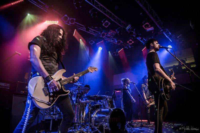 Support Lesbiens a Rituály předvedli v Lucerna Music Baru energickou jízdu