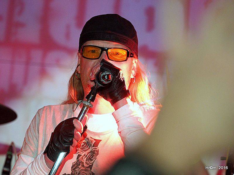 Alkehol a Walda Gang v Pardubicích: Vláďa Šafránek zpíval pro Tondu Rauera