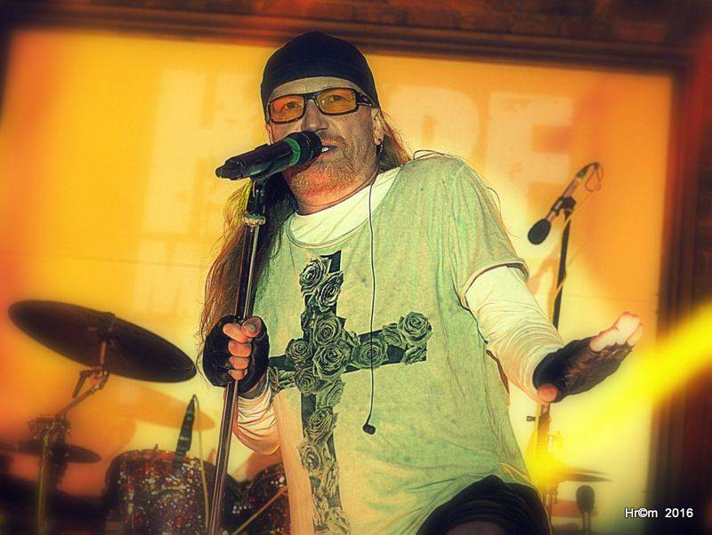 Alkehol a Walda Gang v Pardubicích: Vláďa Šafránek zpíval pro Tondu Rauera