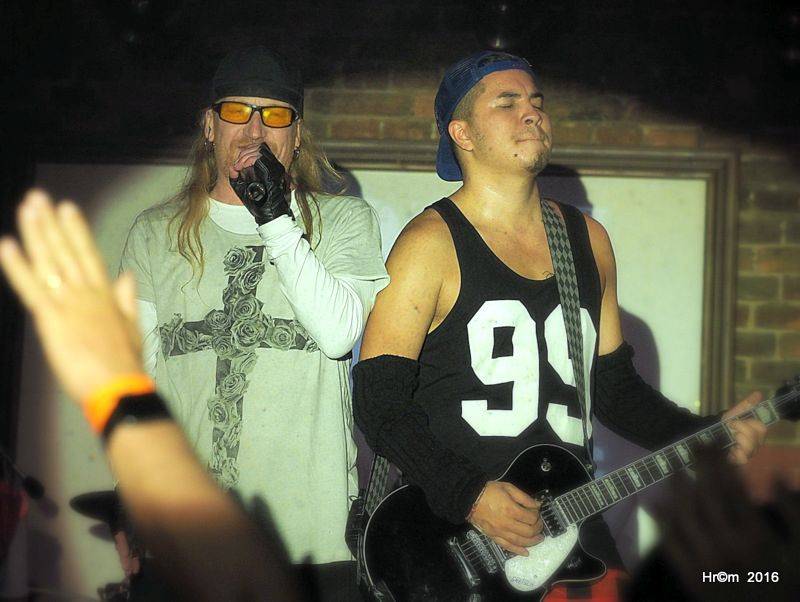 Alkehol a Walda Gang v Pardubicích: Vláďa Šafránek zpíval pro Tondu Rauera