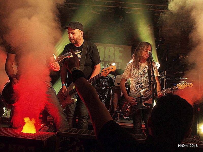 Alkehol a Walda Gang v Pardubicích: Vláďa Šafránek zpíval pro Tondu Rauera