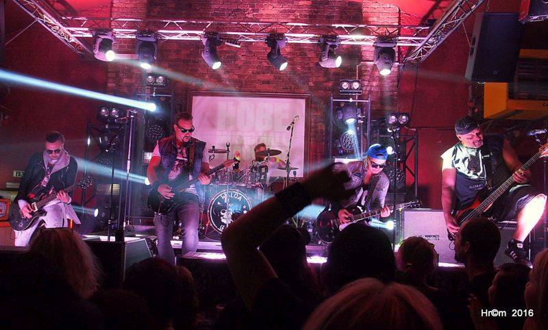 Alkehol a Walda Gang v Pardubicích: Vláďa Šafránek zpíval pro Tondu Rauera