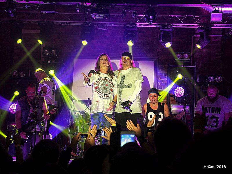 Alkehol a Walda Gang v Pardubicích: Vláďa Šafránek zpíval pro Tondu Rauera