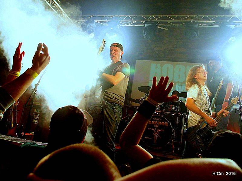 Alkehol a Walda Gang v Pardubicích: Vláďa Šafránek zpíval pro Tondu Rauera