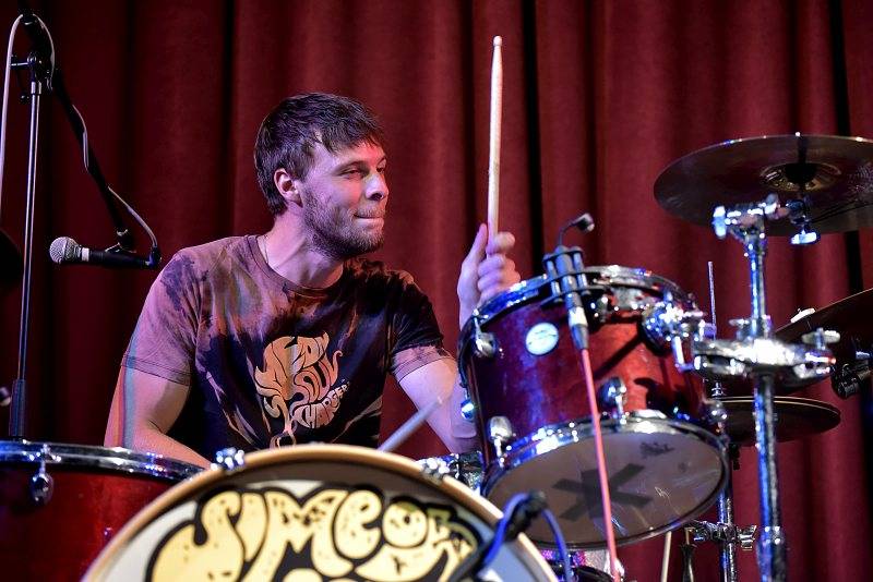 Simeon Soul Charger dovezli hudební představení do pojišťovny