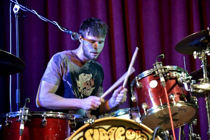 Simeon Soul Charger dovezli hudební představení do pojišťovny