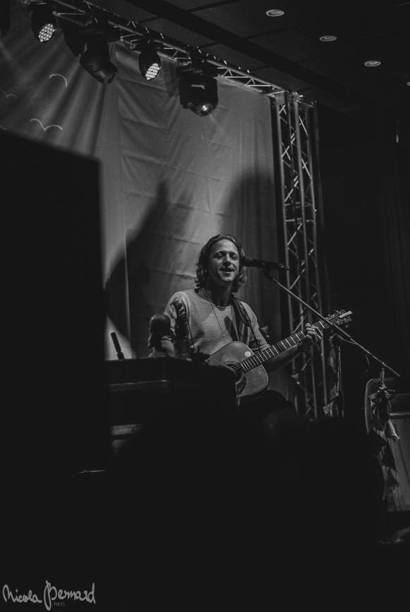 Tomáš Klus v Liberci energicky zpíval, skákal, hovoril po slovensky a vtipkoval