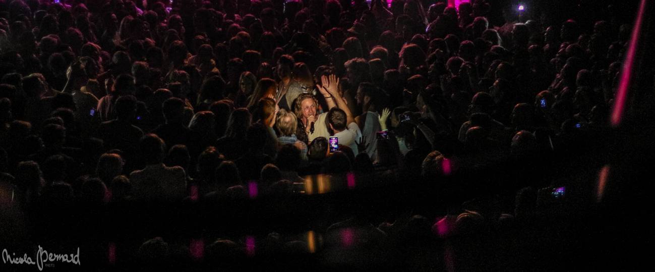 Tomáš Klus v Liberci energicky zpíval, skákal, hovoril po slovensky a vtipkoval