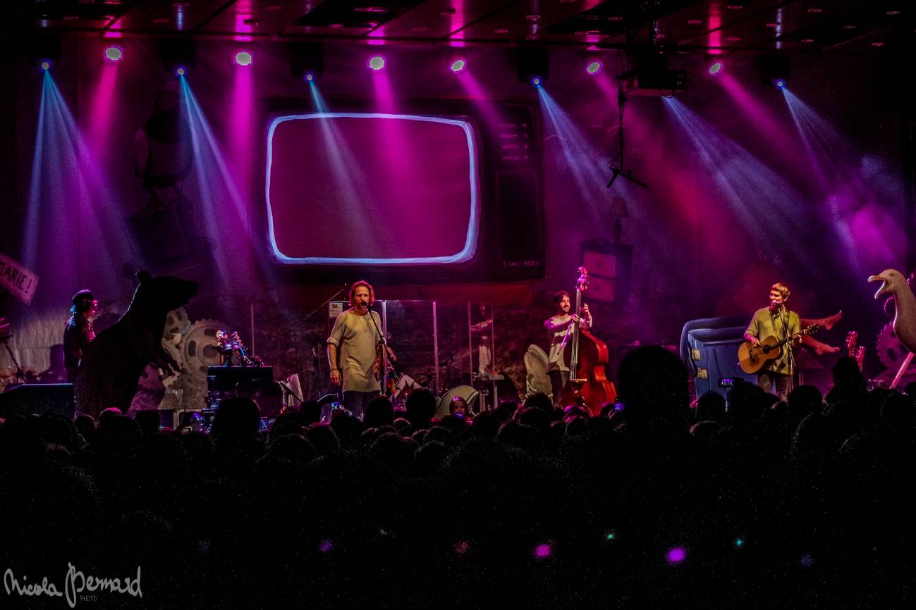 Tomáš Klus v Liberci energicky zpíval, skákal, hovoril po slovensky a vtipkoval