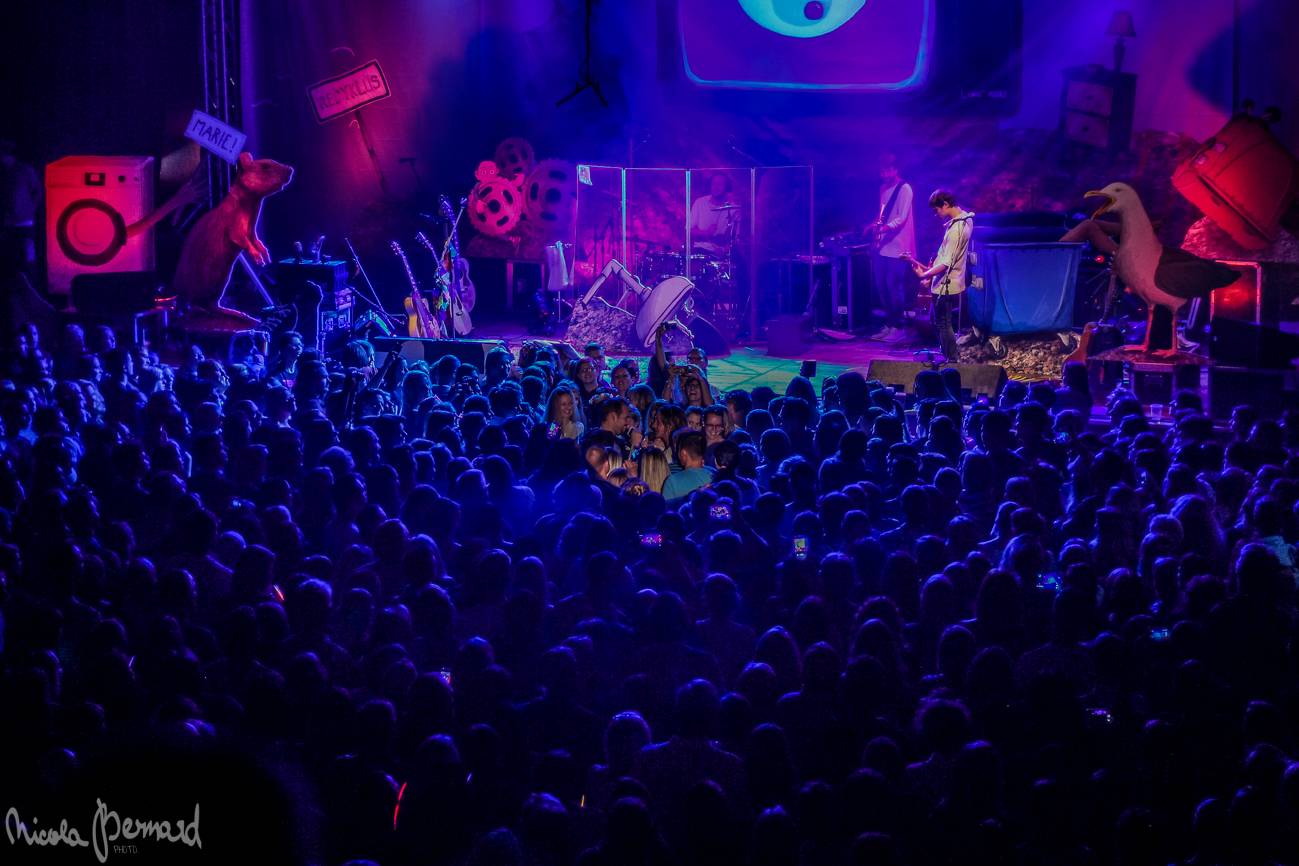 Tomáš Klus v Liberci energicky zpíval, skákal, hovoril po slovensky a vtipkoval