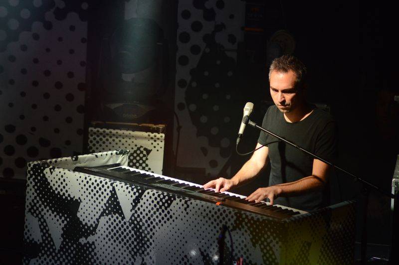 Slza v Praze bojovala s proudem, SaSaZu vyprodala hlavně mladá generace