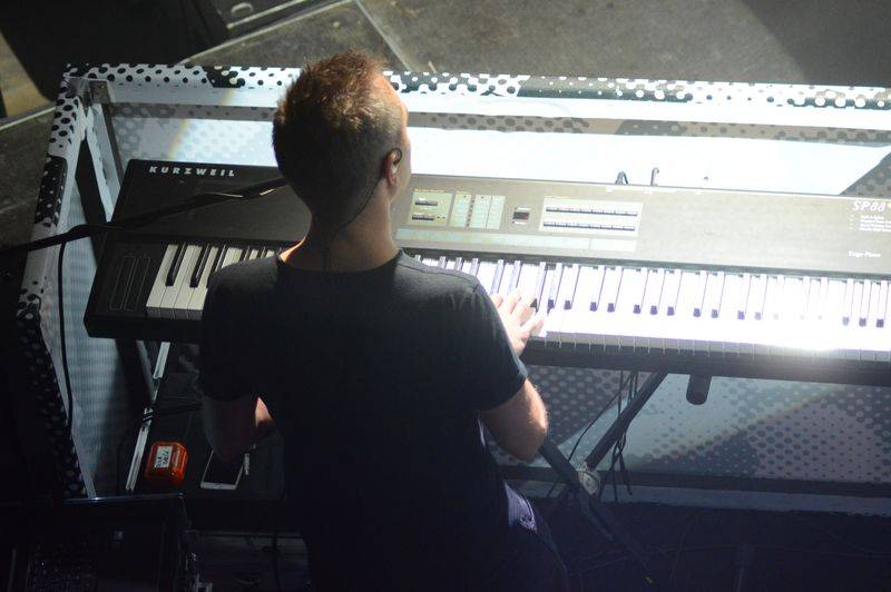 Slza v Praze bojovala s proudem, SaSaZu vyprodala hlavně mladá generace