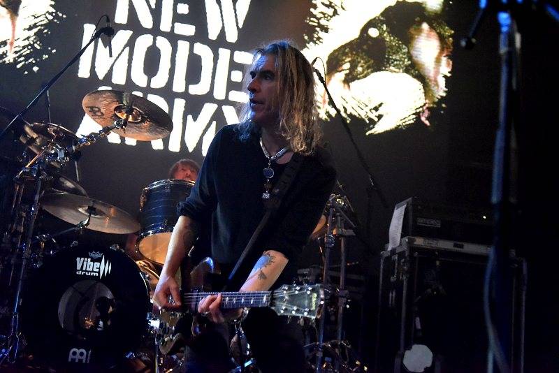 New Model Army v Praze přivolávali zimu