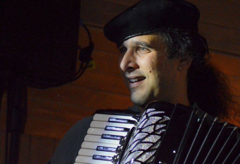 Marek Ztracený zahrál na lodi. Harmonika Tour je jeho nejkomornější šňůra