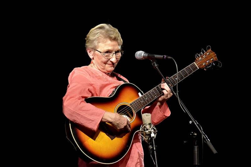 Do Prahy se sjely Kytarové rebelky: Jana Šteflíčková, Dagmar Voňková a Jennifer Batten