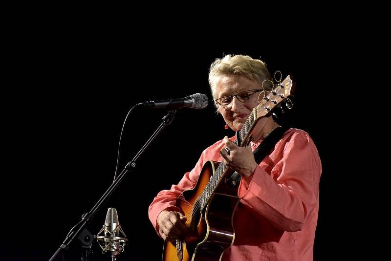 Do Prahy se sjely Kytarové rebelky: Jana Šteflíčková, Dagmar Voňková a Jennifer Batten