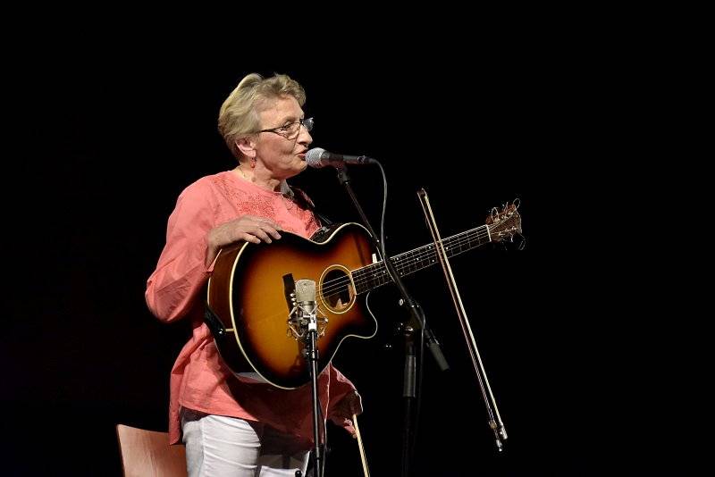 Do Prahy se sjely Kytarové rebelky: Jana Šteflíčková, Dagmar Voňková a Jennifer Batten