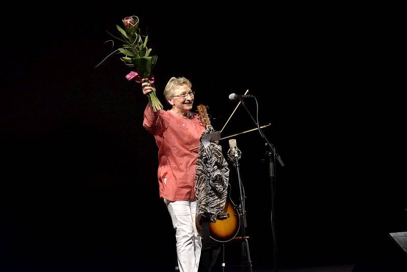 Do Prahy se sjely Kytarové rebelky: Jana Šteflíčková, Dagmar Voňková a Jennifer Batten