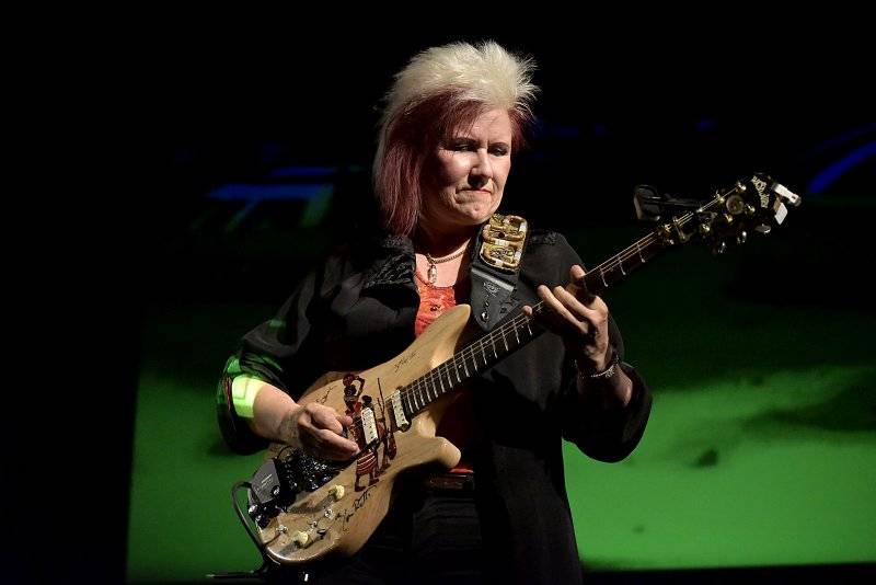 Do Prahy se sjely Kytarové rebelky: Jana Šteflíčková, Dagmar Voňková a Jennifer Batten