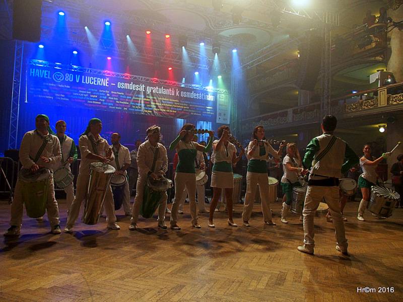 V Lucerně blahopřálo Václavu Havlovi osmdesát gratulantů