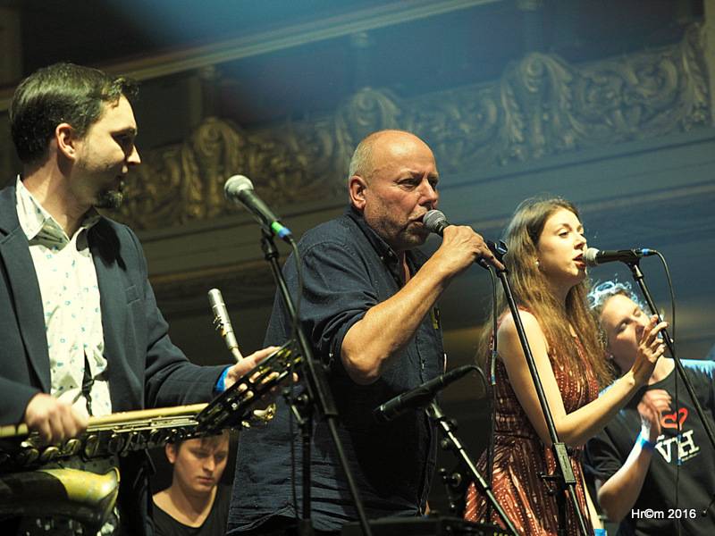 V Lucerně blahopřálo Václavu Havlovi osmdesát gratulantů