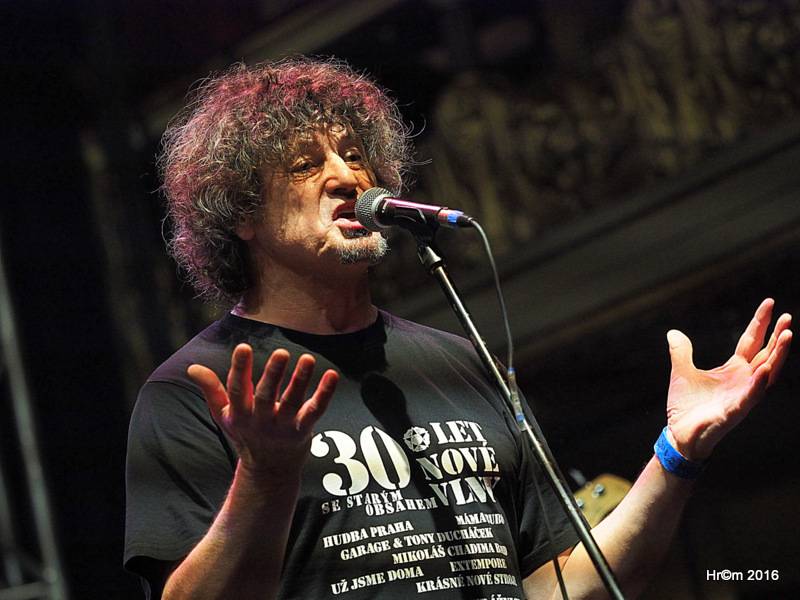 V Lucerně blahopřálo Václavu Havlovi osmdesát gratulantů