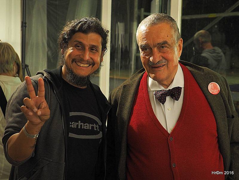 V Lucerně blahopřálo Václavu Havlovi osmdesát gratulantů