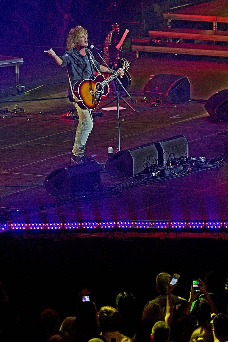 Český mejdan v O2 areně: Pro 20 tisíc lidí zpívali Jelen, No Name, Miro Žbirka i Karel Gott