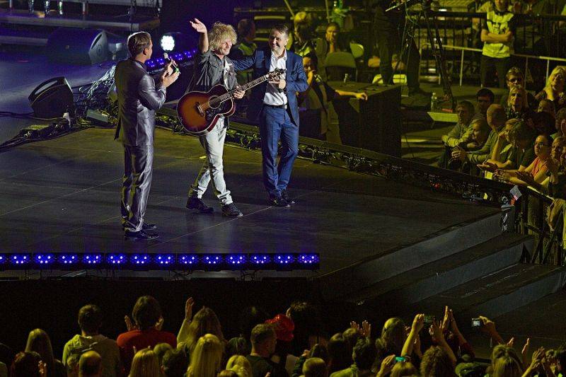 Český mejdan v O2 areně: Pro 20 tisíc lidí zpívali Jelen, No Name, Miro Žbirka i Karel Gott