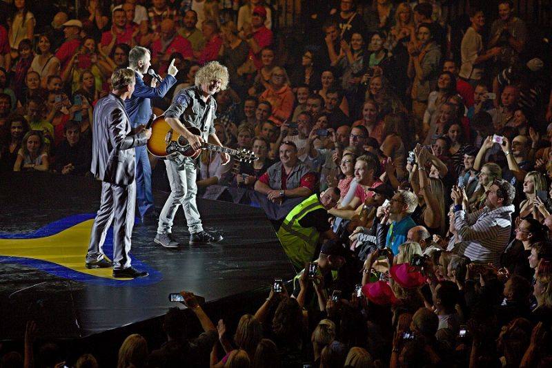 Český mejdan v O2 areně: Pro 20 tisíc lidí zpívali Jelen, No Name, Miro Žbirka i Karel Gott