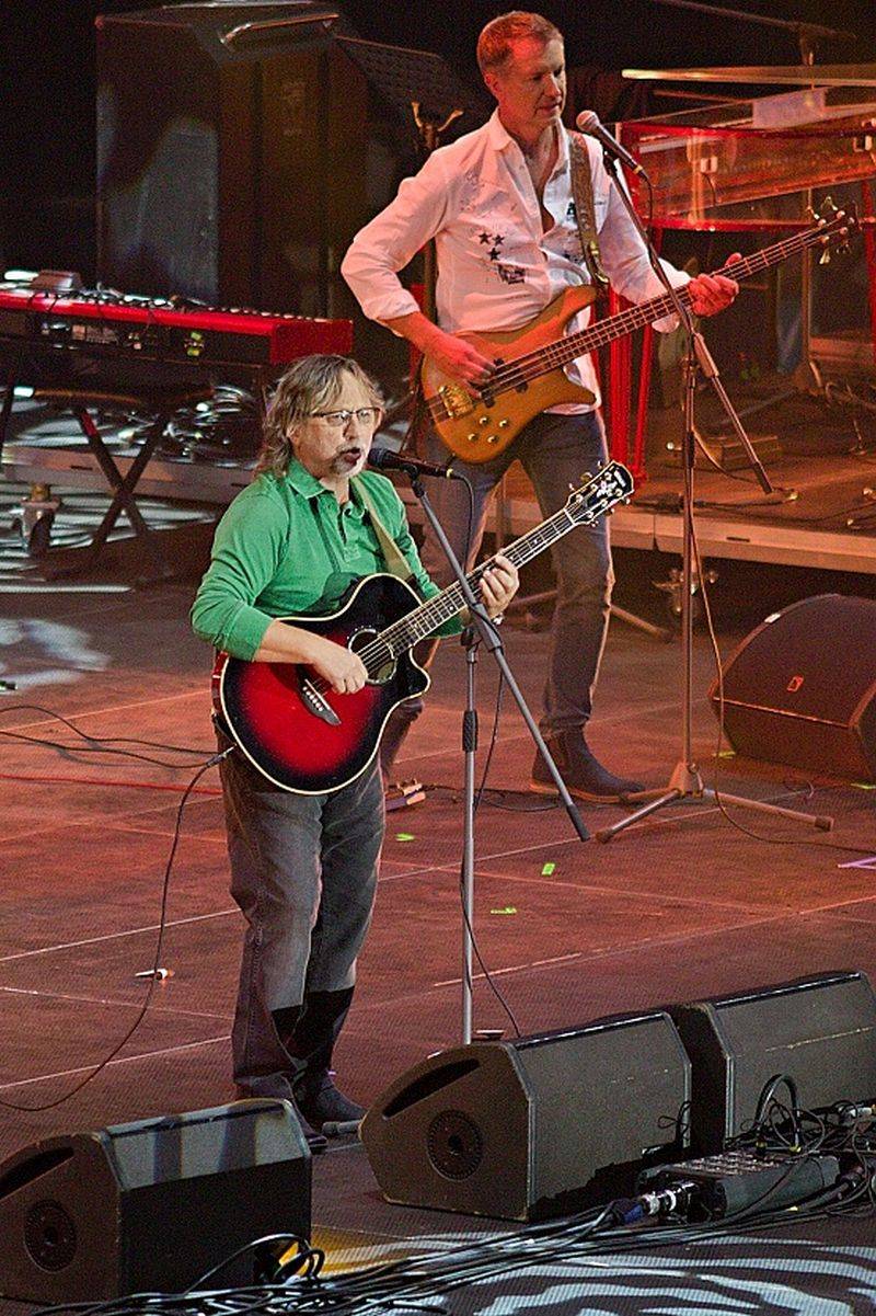 Český mejdan v O2 areně: Pro 20 tisíc lidí zpívali Jelen, No Name, Miro Žbirka i Karel Gott