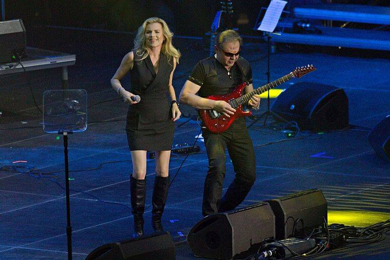 Český mejdan v O2 areně: Pro 20 tisíc lidí zpívali Jelen, No Name, Miro Žbirka i Karel Gott